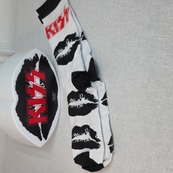 Culturefly Accessories - Kiss Crew Socks in Gift Box